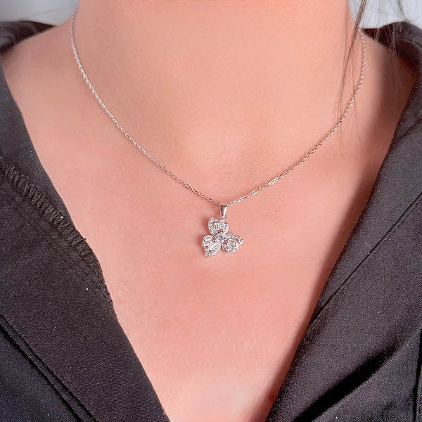 Three Leaves Shaped Flower Necklace