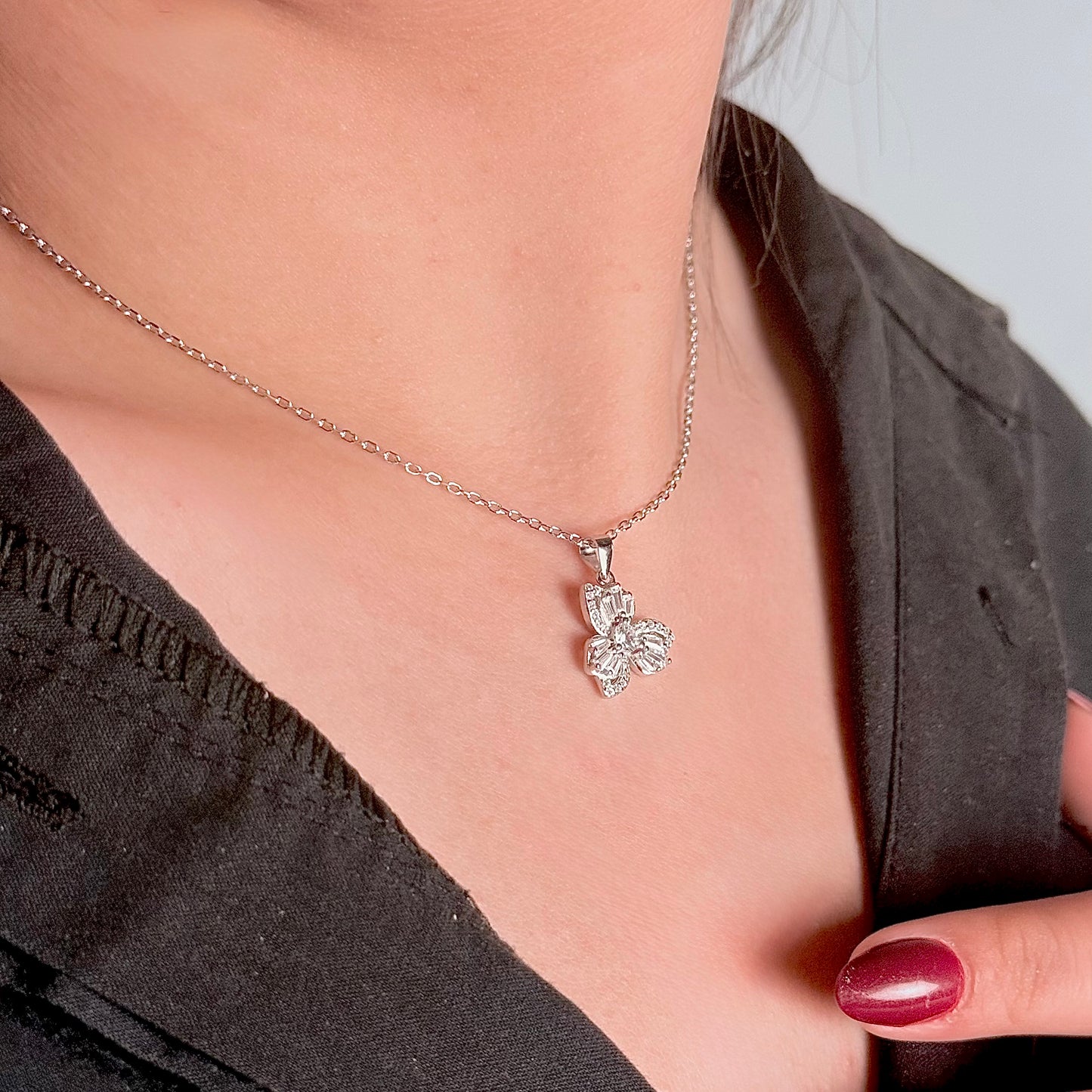 Three Leaves Shaped Flower Necklace